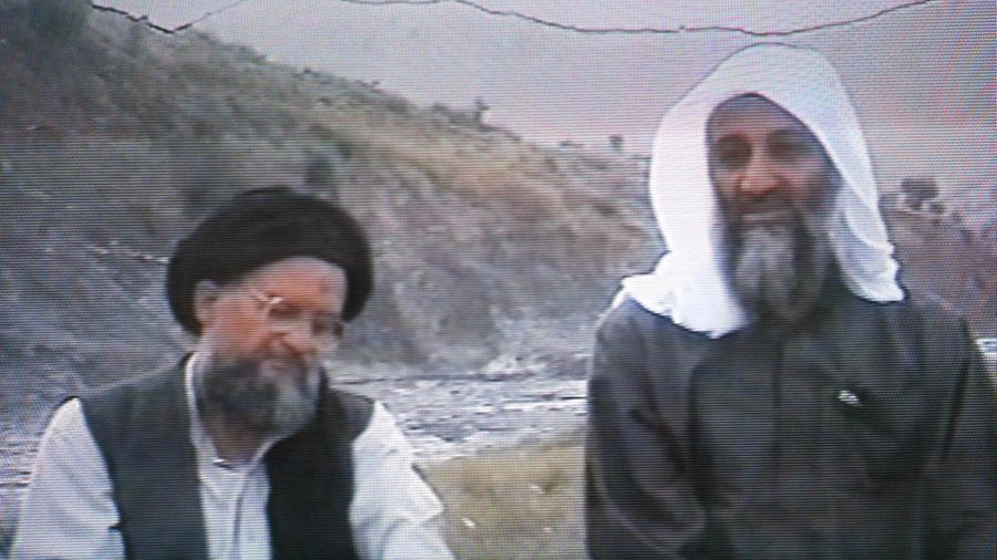 Ayman Al Zawahri con Osama Bin Laden (Ansa)