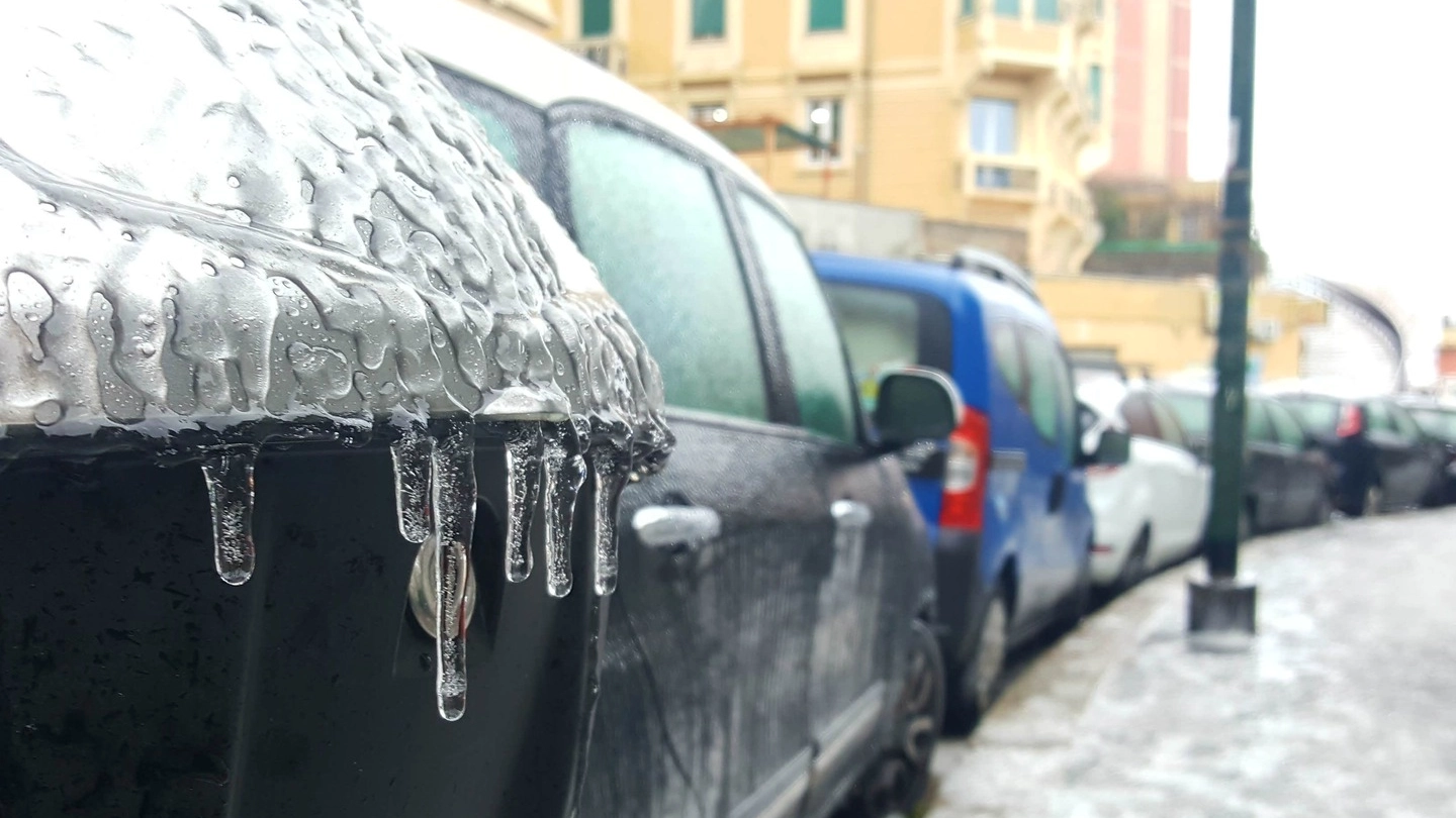 Neve e gelicidio in molte città italiane (Dire)