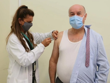 Rovigo: metà del personale è no vax. Focolaio e morti in geriatria
