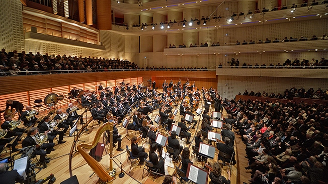 Il compito di inaugurare la Stagione 2015-2016  spetterà alla Lucerne Festival Orchestra