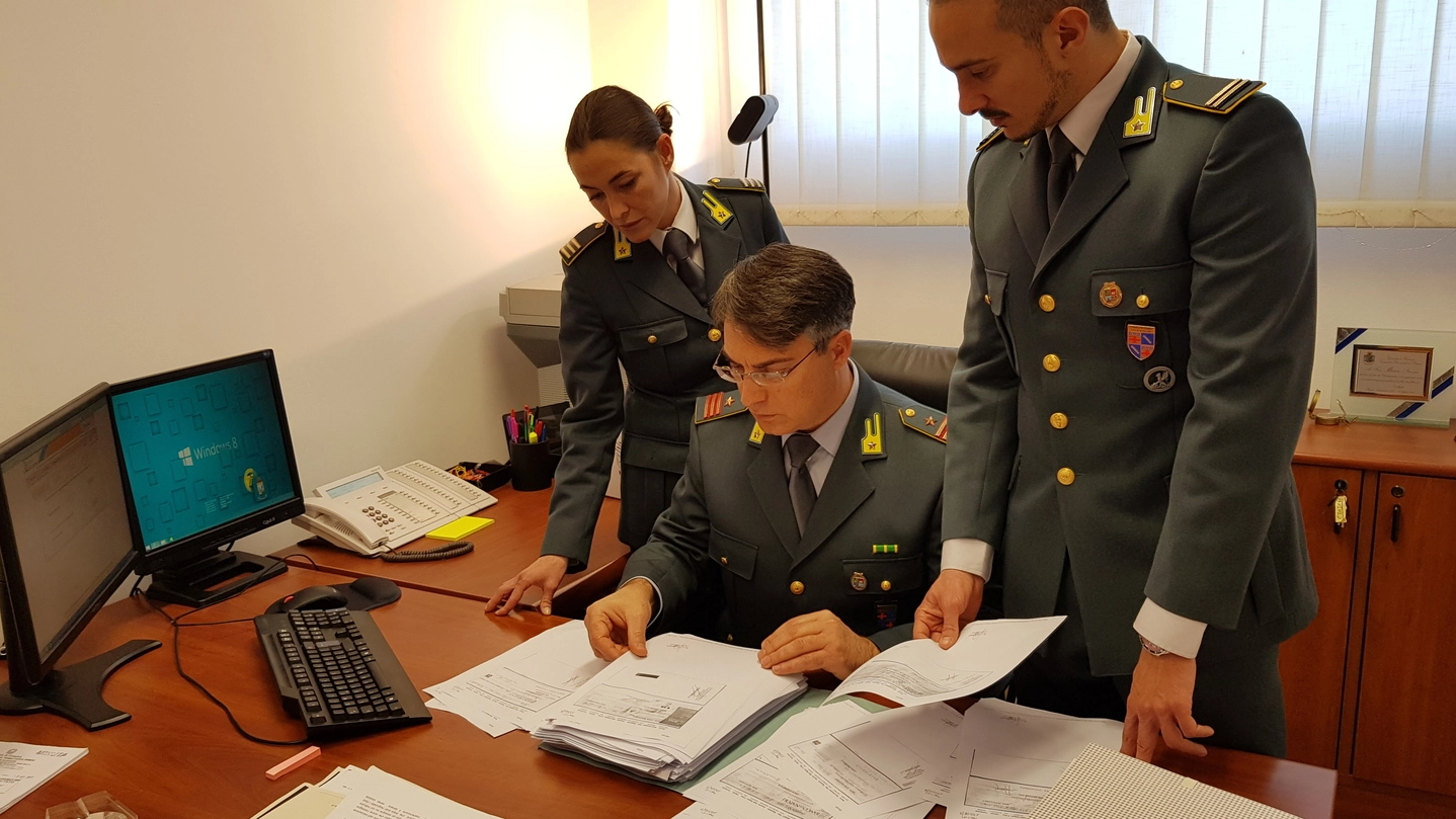 La Guardia di finanza di Rimini ha scoperto nelle imprese cittadine quasi cento lavoratori irregolari