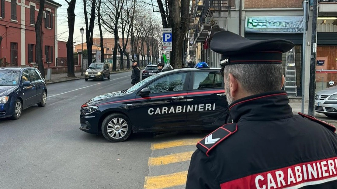 Picchiato e rapinato: l'intervento dei carabinieri