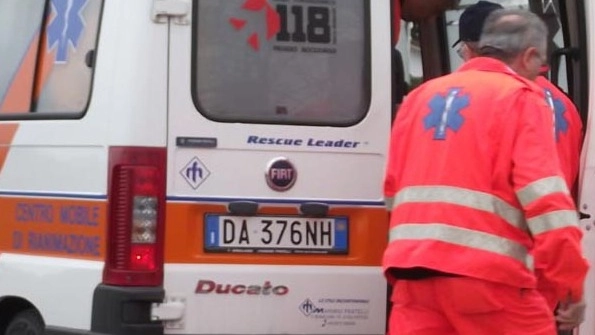 I soccorsi di un’ambulanza (foto di repertorio)