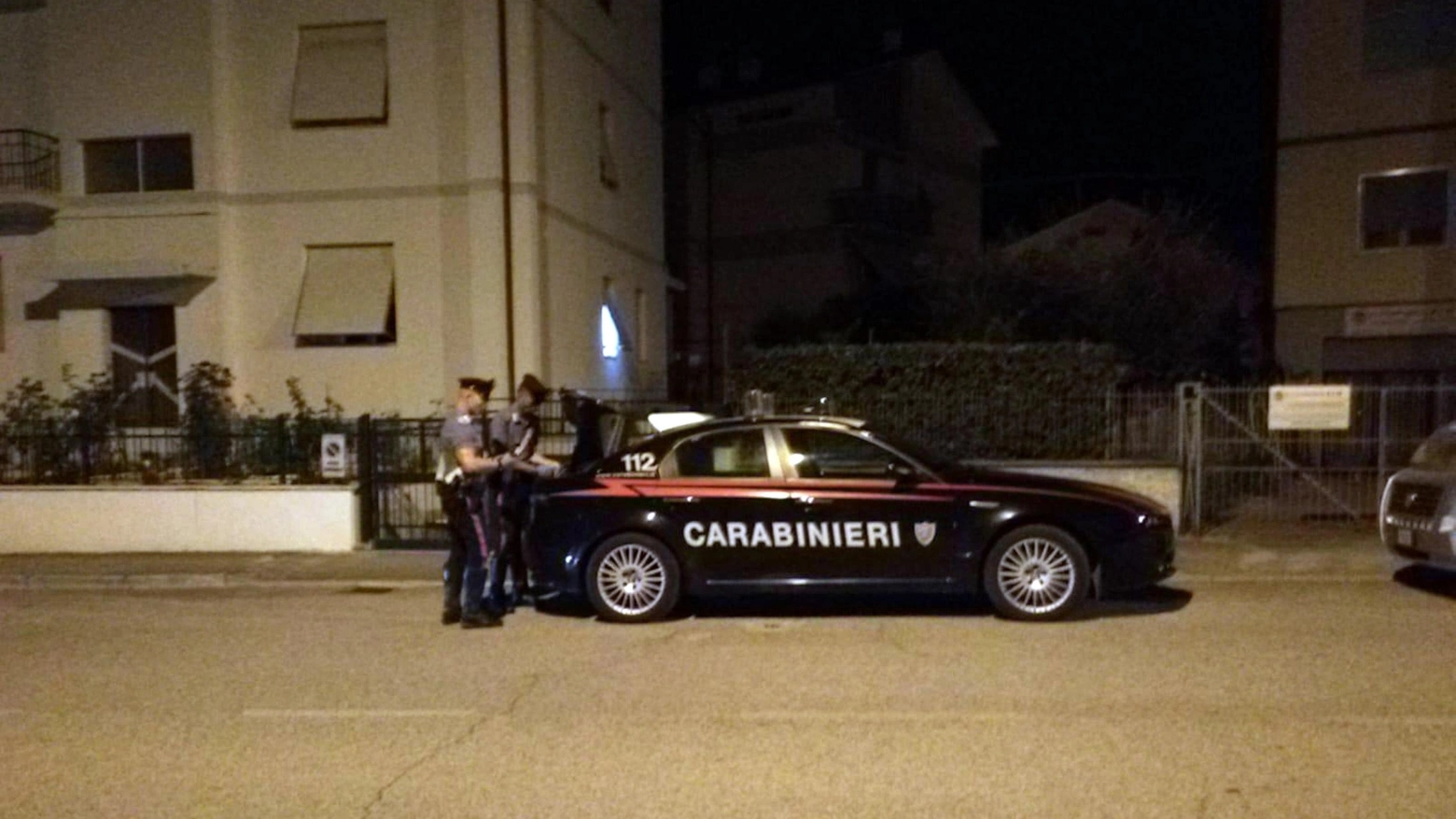 I carabinieri sul luogo del delitto (Foto Ansa)