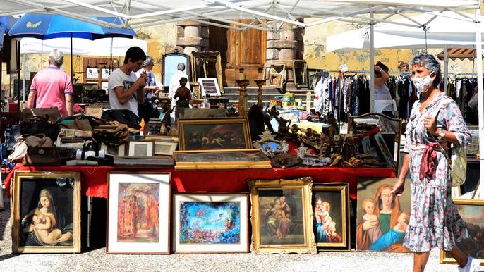 Mercato antiquariato Lucca