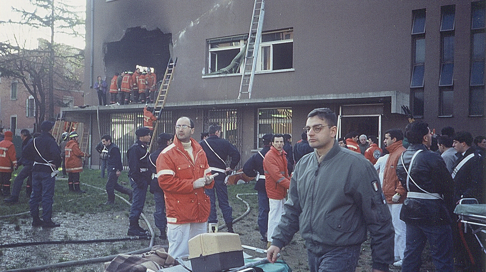 Nel 1990 un jet militare si schiantò contro l'istituto Salvemini a Casalecchio (foto Mele)
