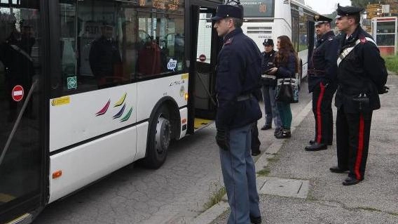 Paura sul bus, due episodi di controllori aggrediti negli ultimi giorni nel Maceratese