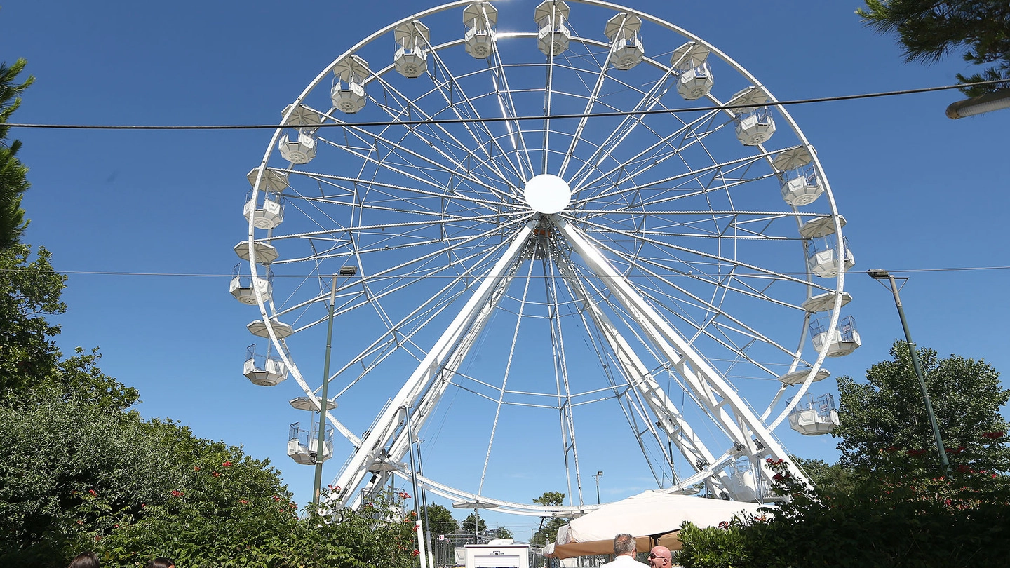 Una ruota panoramica simile a quella che sarà installata al Parco Nord