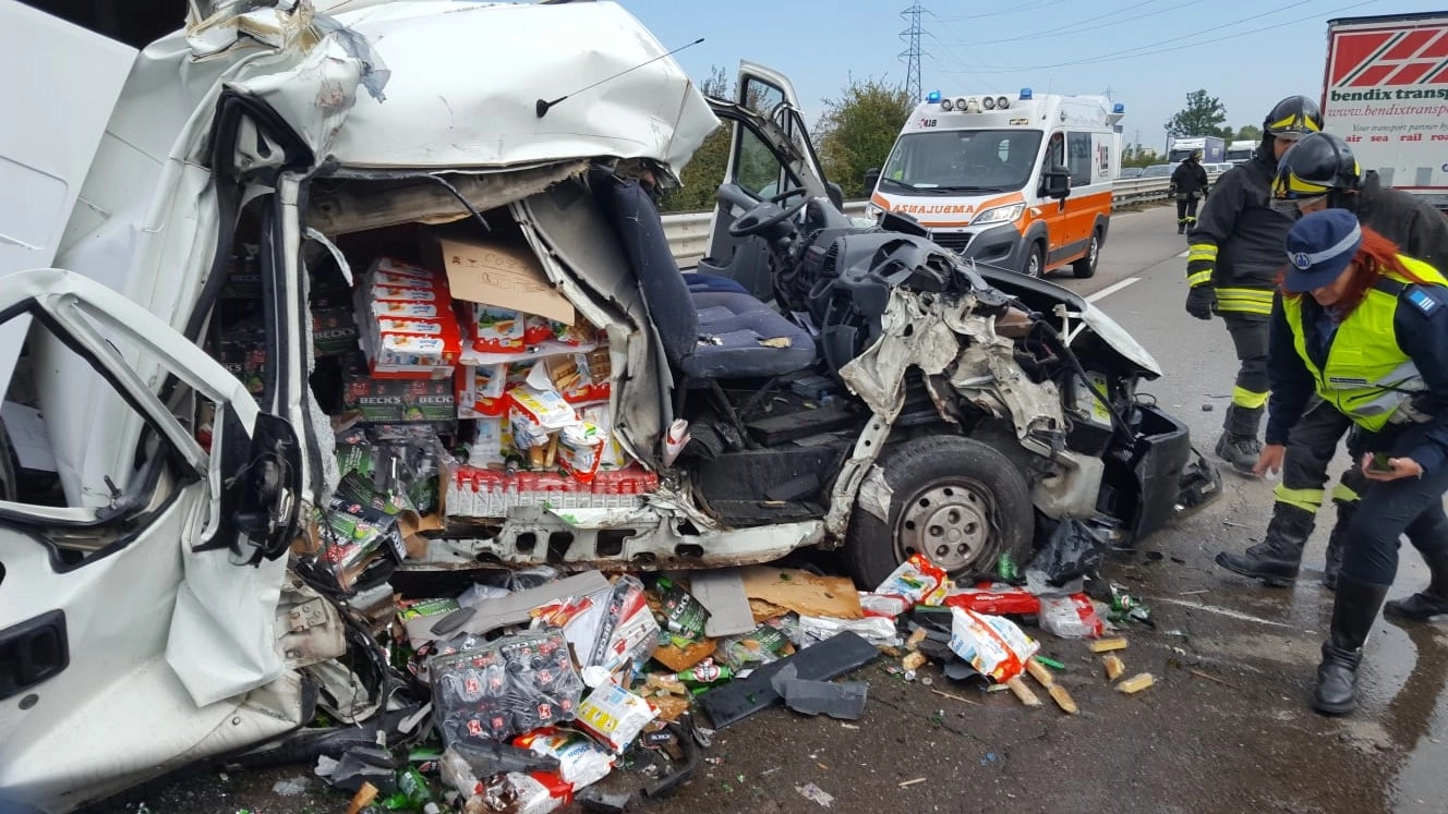 Un’immagine dell’incidente sulla Modena-Sassuolo