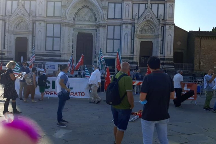 L'inizio della manifestazione in piazza Santa Croce