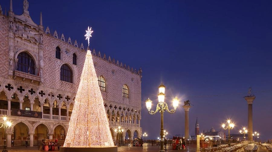 Luminarie Venezia 2022, accensioni sostenibili: mappa e programma delle feste di Natale