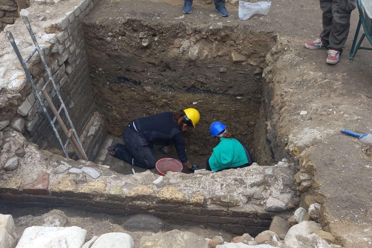 Dagli scavi affiorano resti romani