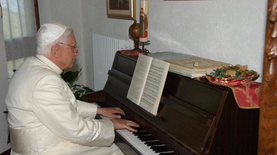 La musica e la letteratura hanno riempito la vita di Joseph Ratzinger che amava gli animali e le tradizioni della sua terra