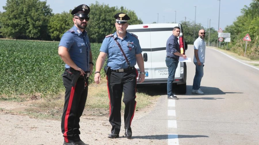 Carabinieri durante il sopralluogo a Villanova del Ghebbo