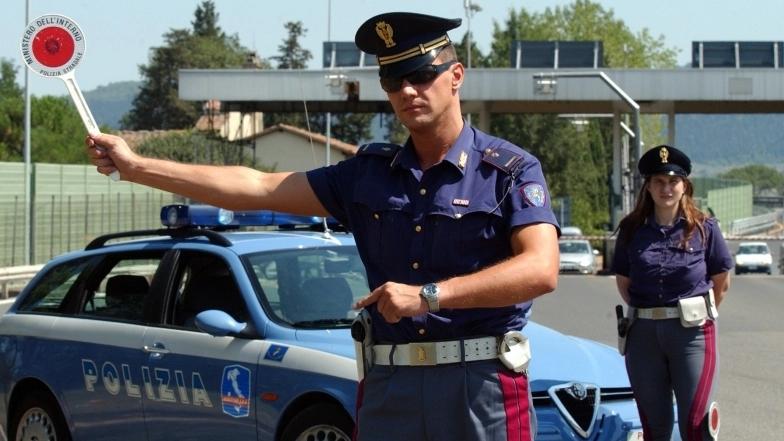 La polizia stradale in azione (foto d’archivio)