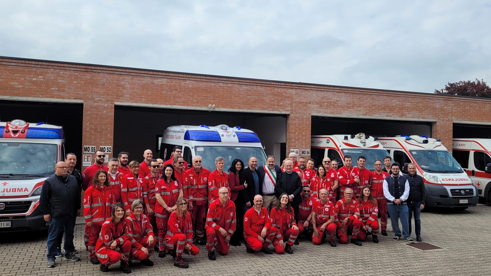 Festa per la Croce Rossa  Donata un’ambulanza  e pronta la sala corsi