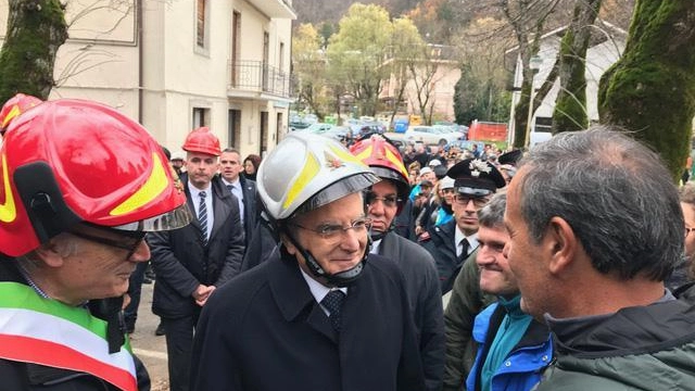 Il presidente Sergio Mattarella a Ussita (foto Ansa)