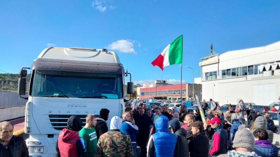 La manifestazione che ha bloccato la zona nord del porto di Ancona