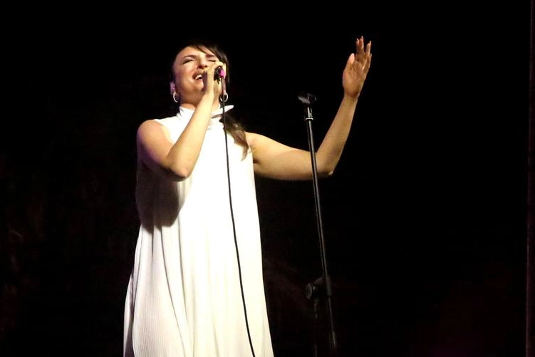 Arisa ha aperto con il suo concerto la Notte Rosa 2021 a Cesenatico (Foto Ravaglia)