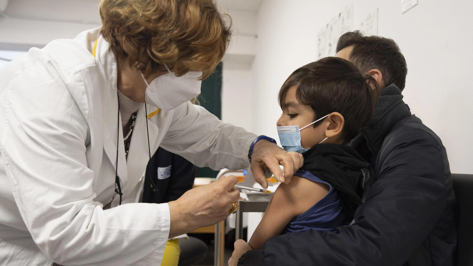 Vaccino anticovid a un bambino