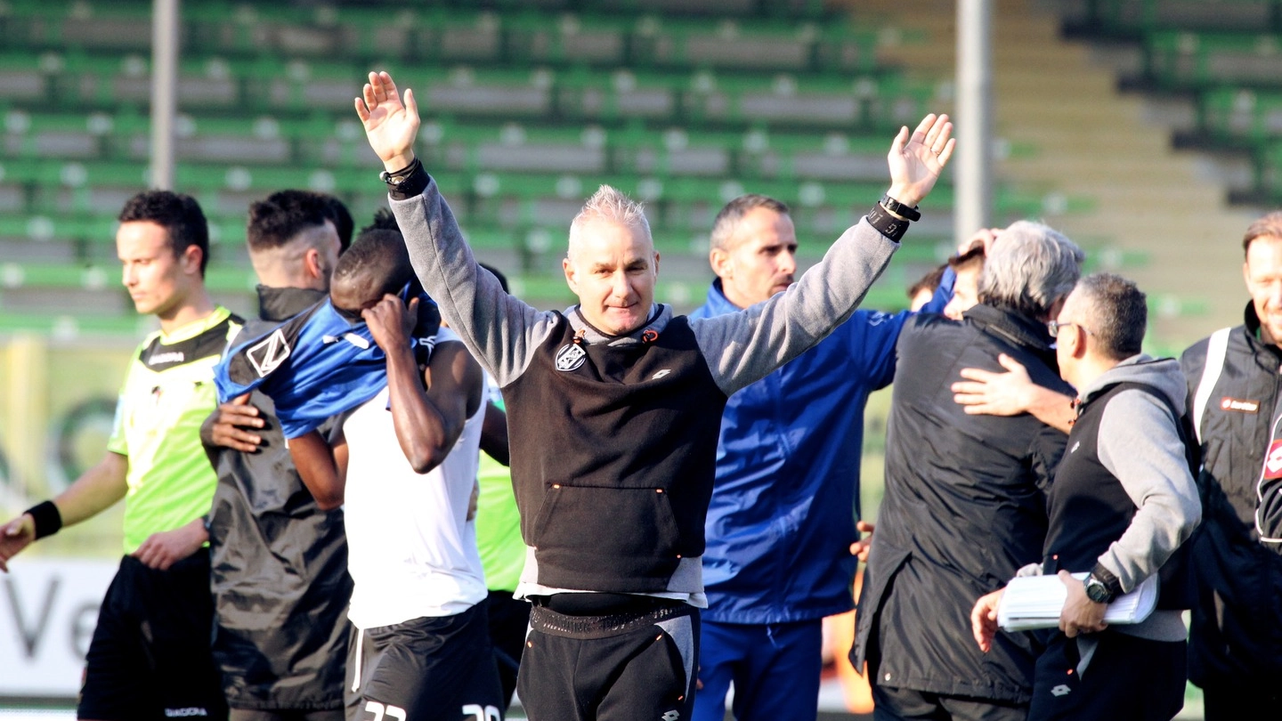 Massimo Drago è alla guida del Cesena per il secondo anno di fila, ha il contratto fino al 2018 