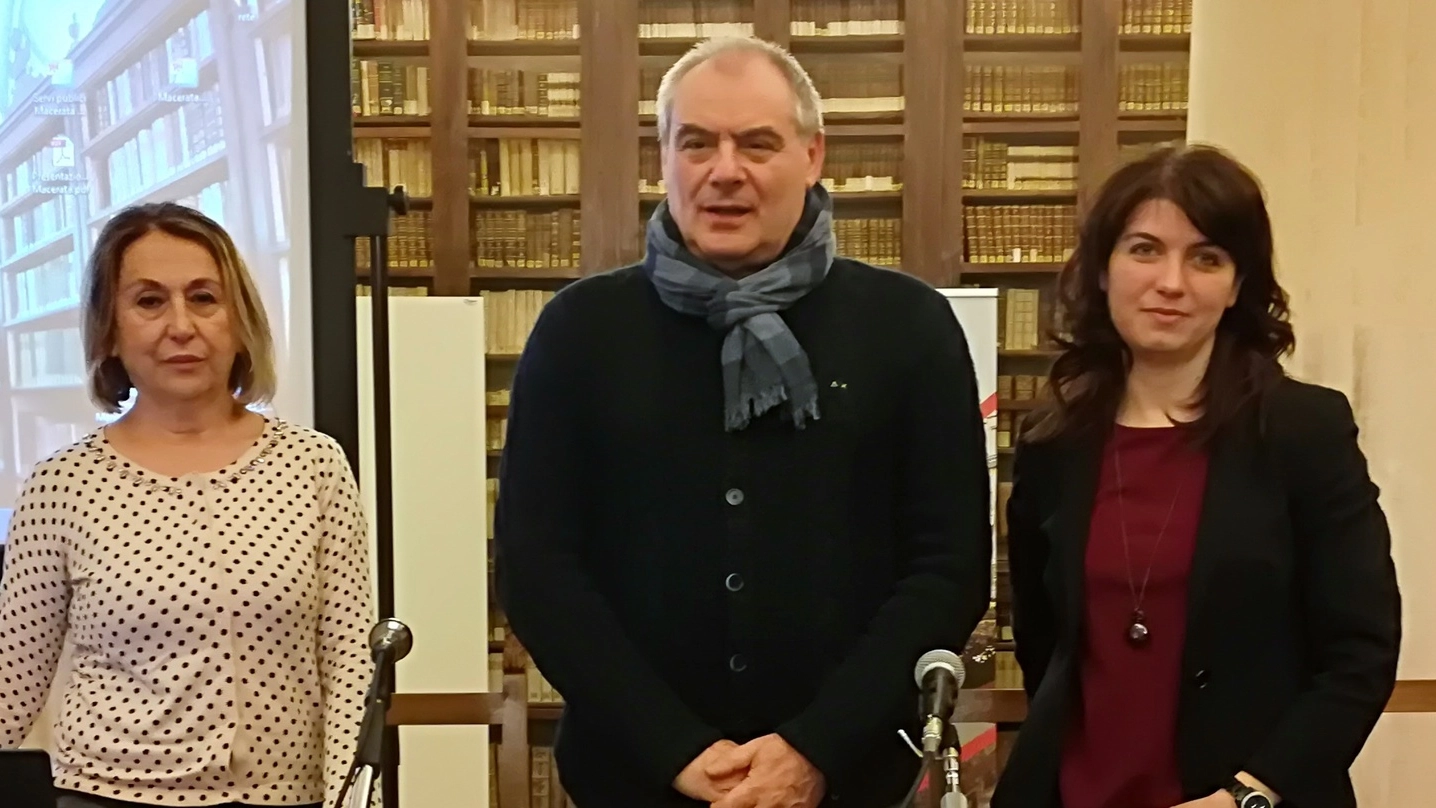 Irina Berdini (organizzatore Promotion Marketing), Vittorio Lanciani (presidente Ordine architetti Macerata) e Paola Casoni (assessore all’edilizia)