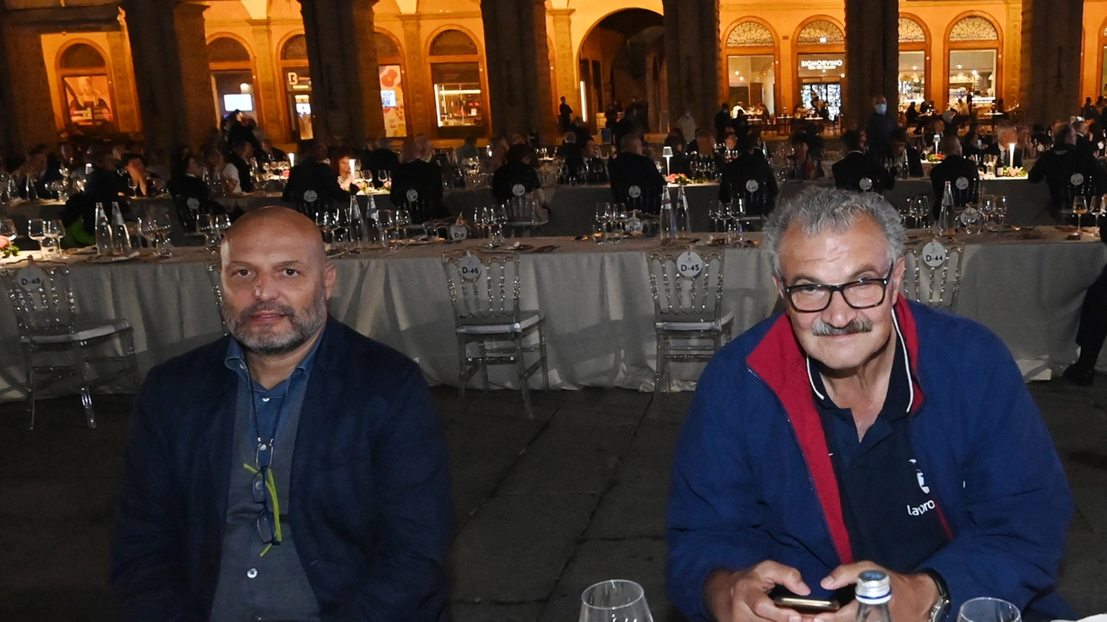 Sasha Djordjevic e Meo Sacchetti alla cena in piazza Maggiore (foto Schicchi)