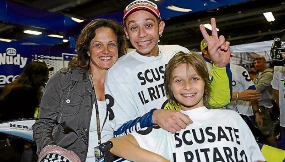 Valentino Rossi e Luca Marini fratelli coltelli? Mamma Stefania: "I miei due gioielli"