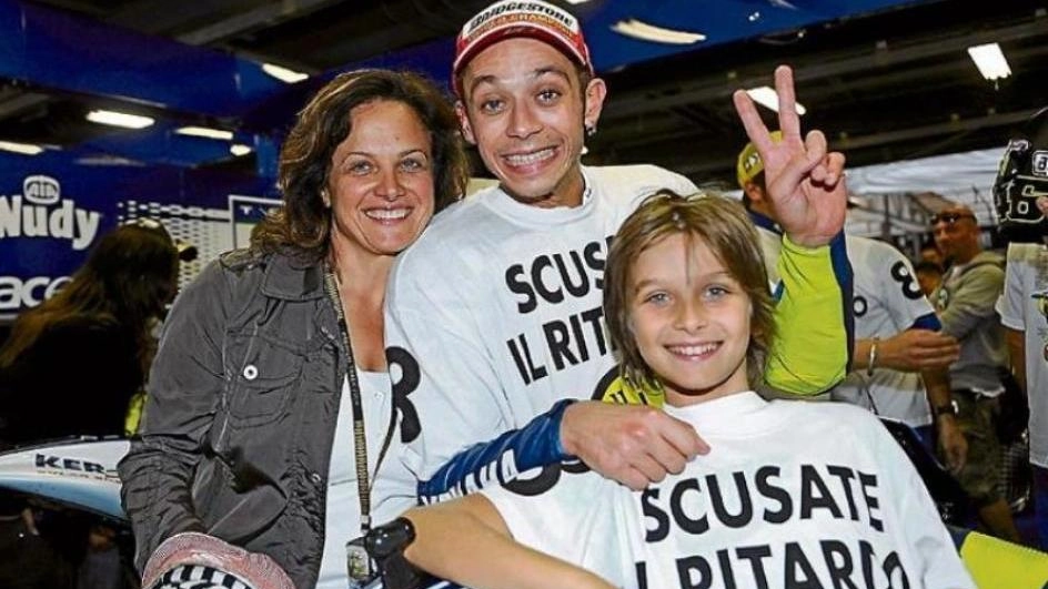 Stefania Palma con i suoi figli Valentino Rossi e Luca Marini in una vecchia foto