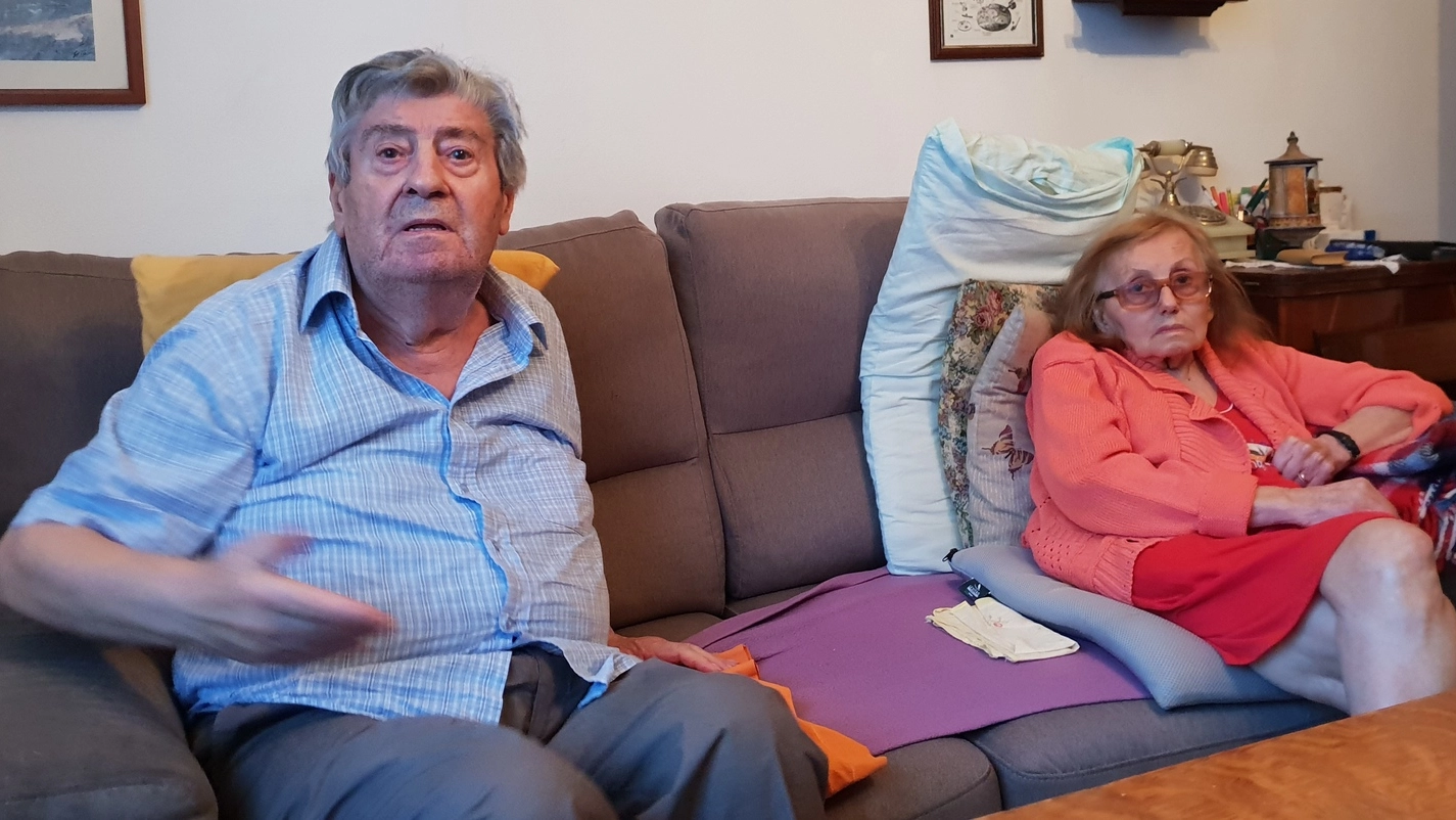 Gianfranco Colognesi, 80 anni, con la moglie prima che la donna venisse ricoverata in ospedale