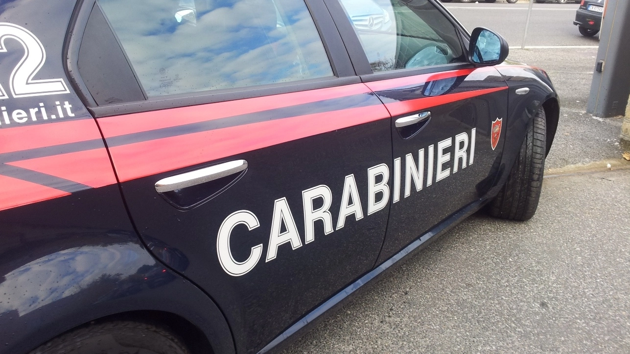 Un’auto dei carabinieri (foto archivio)