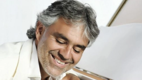 Andrea Bocelli domenica sarà a Macerata sul palco dello Sferisterio
