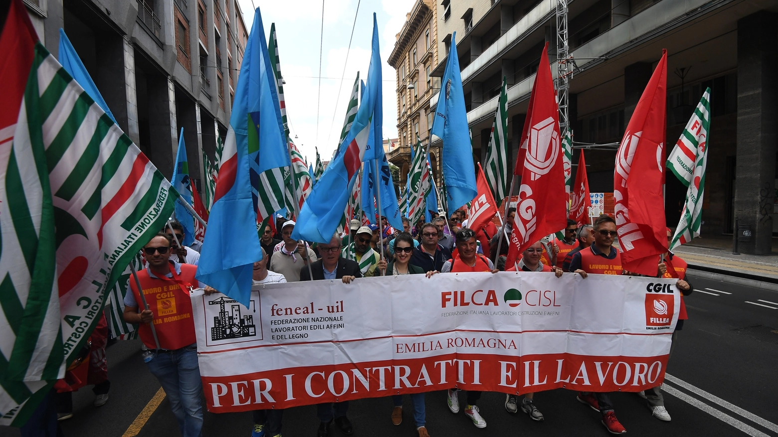 Bologna, la manifestazione dei lavoratori edili (fotoSchicchi)