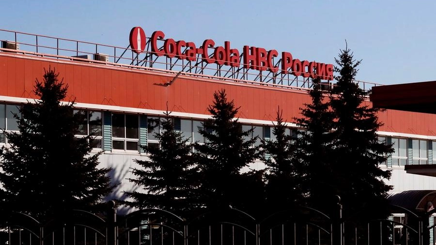 Sito di produzione Coca-Cola a San Pietroburgo (Ansa)