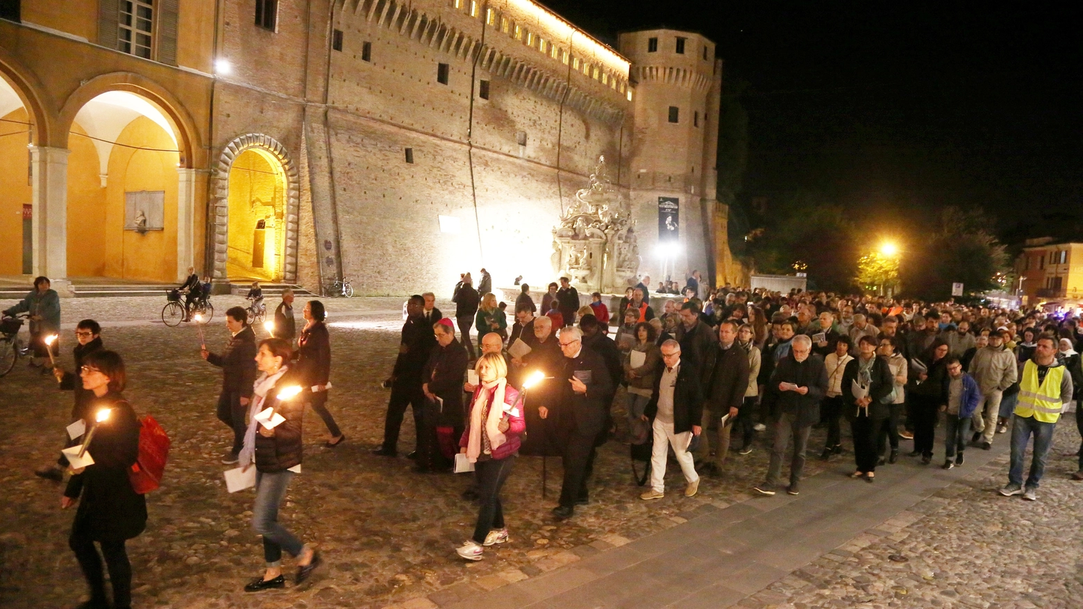 Cesena, oltre mille persone alla Via Crucis con il vescovo