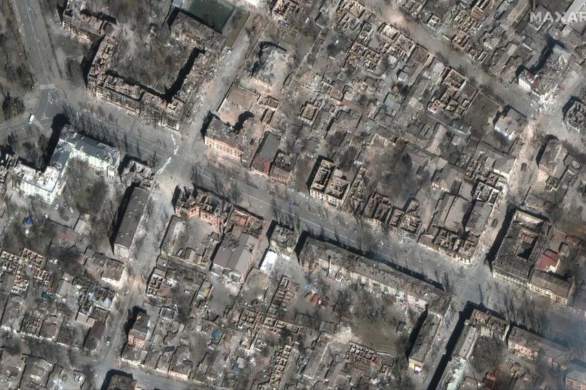 Ucraina, la devastazione di Mariupol vista dal satellite (Ansa)