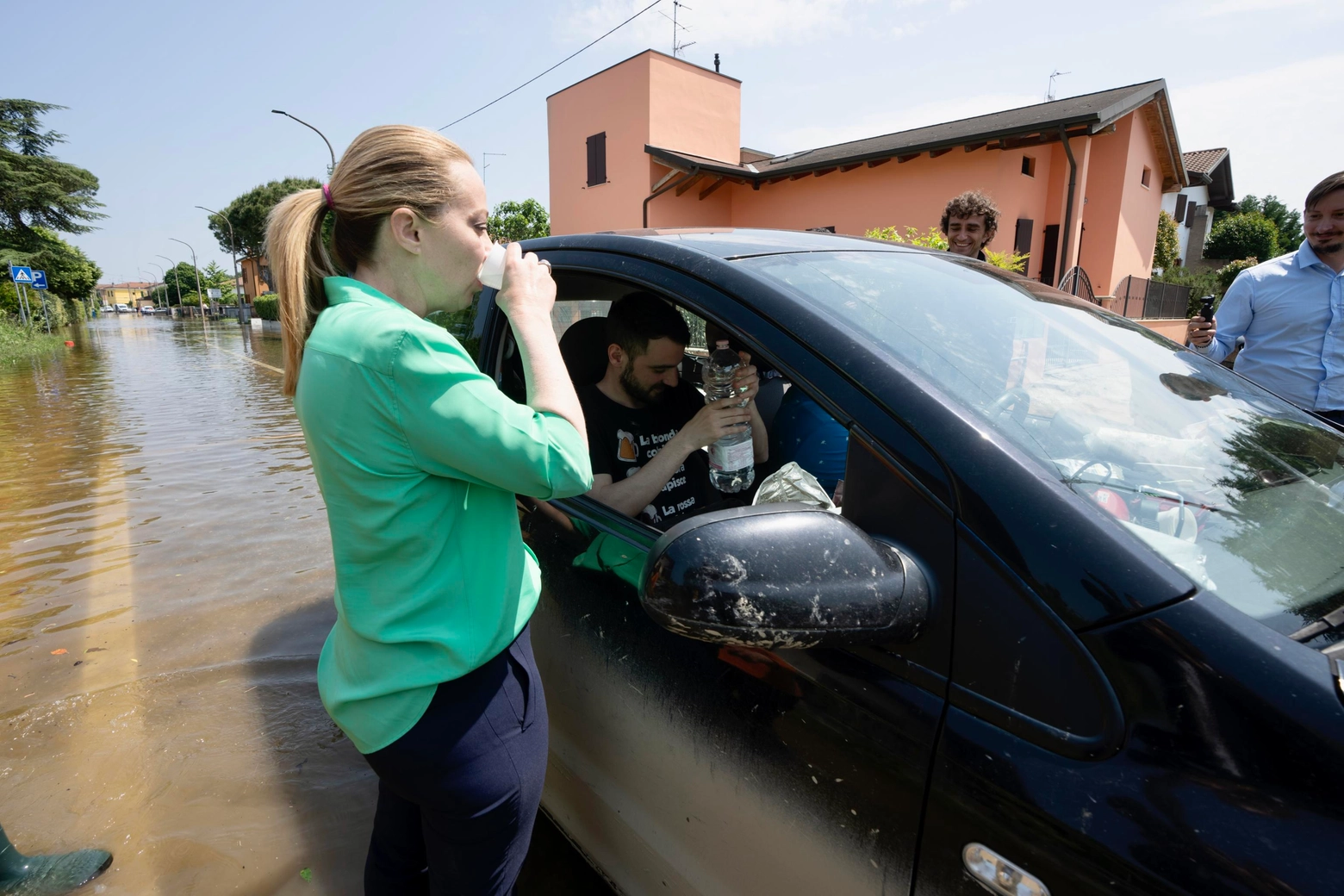 Il premier Giorgia Meloni nelle zone colpite dall'alluvione a Ghibullo
