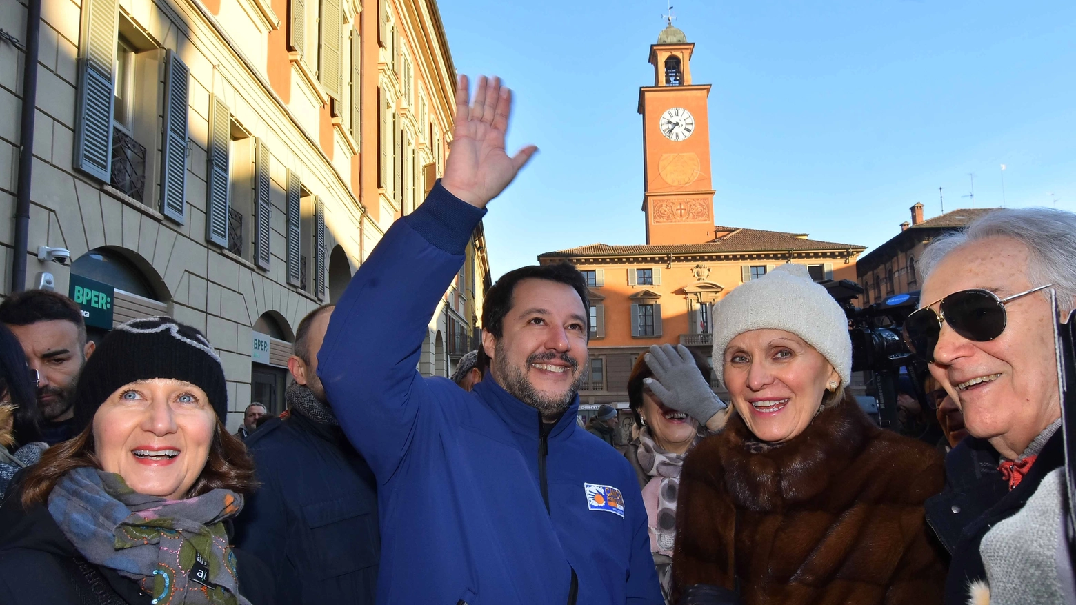 Il leader della Lega nel tour elettorale a sostegno di Lucia Borgonzoni alle Regionali: "Il treno del cambiamento passa da qui"
