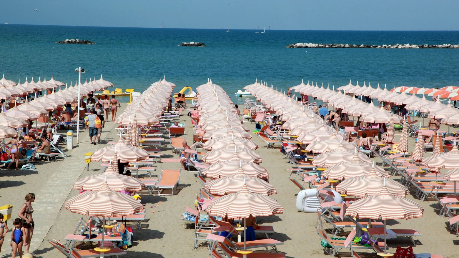 Rimini, inusuale offerta di lavoro per under 30. Pagati per andare in vacanza (Ravaglia)