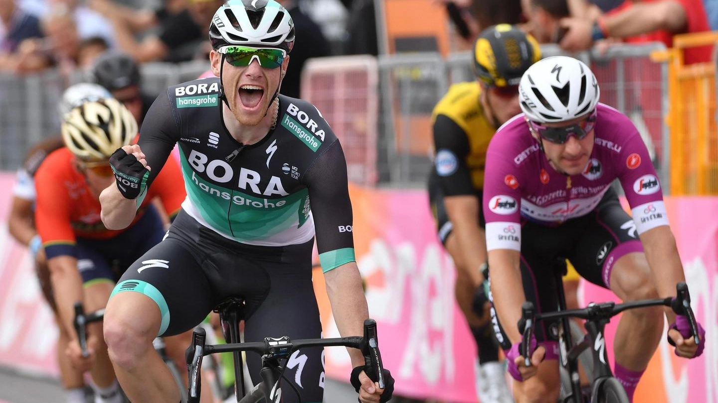 Giro Italia 2018, Bennett beffa Viviani nella tappa 7 (Ansa)