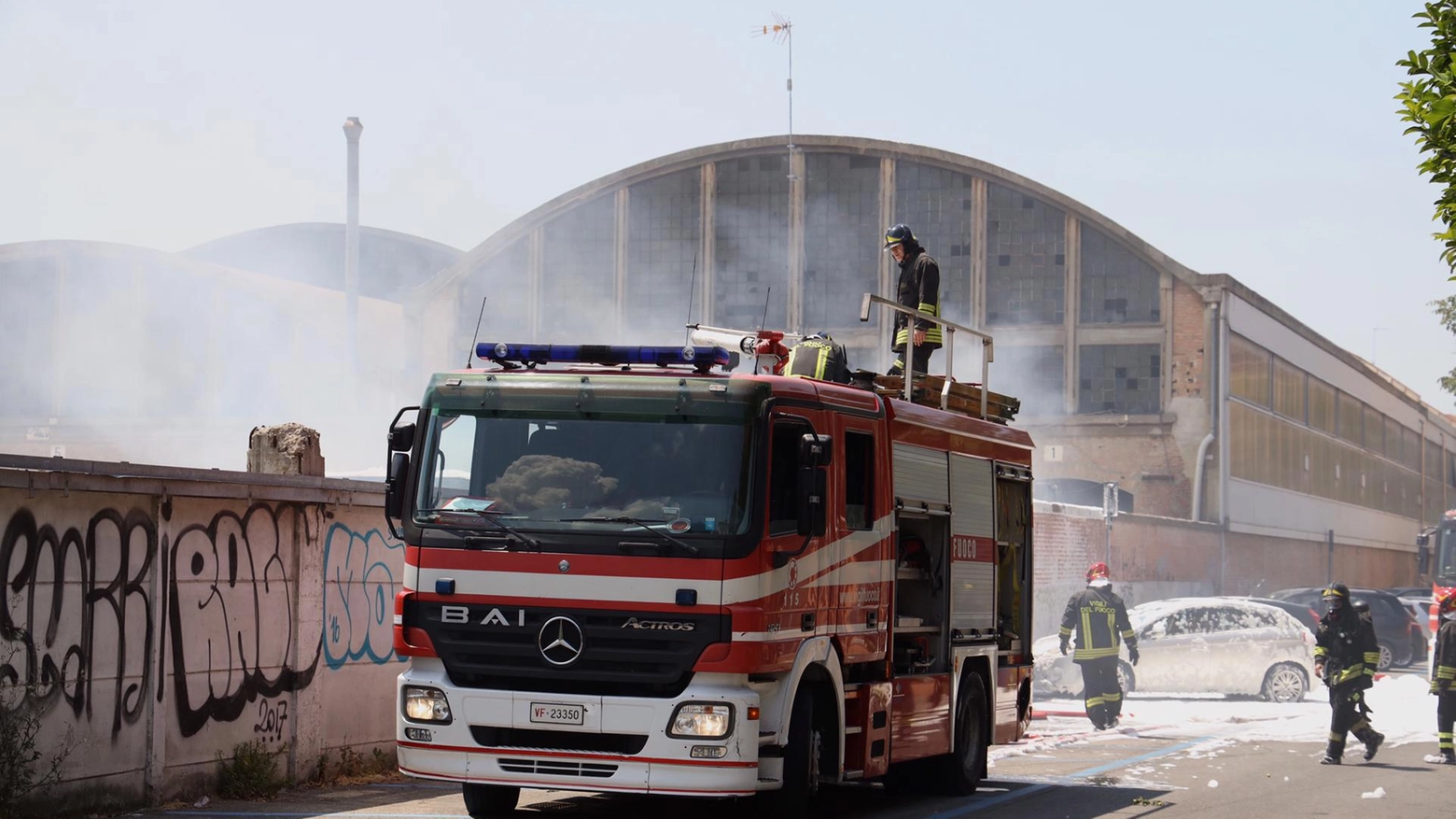 Incendio in via Ferrarese a Bologna il 19 giugno 2019 (FotoSchicchi)