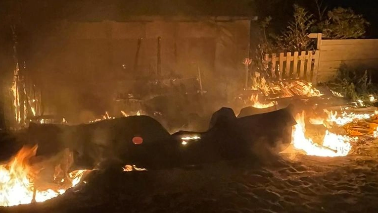 L'incendio doloso di un pedalò a Marina di Ravenna