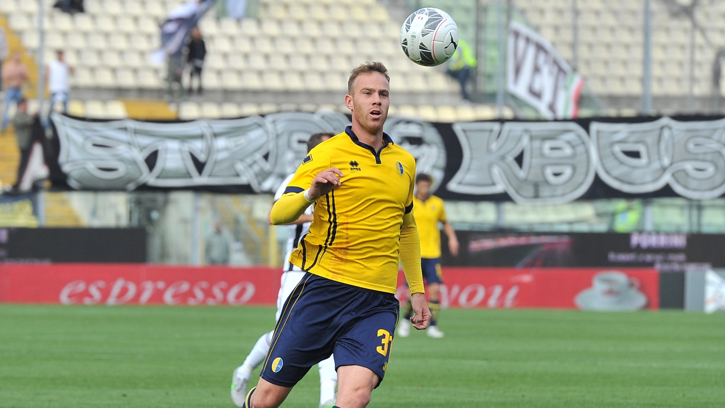 Francesco Stanco ha sfiorato il gol della vittoria nel primo tempo con un pallonetto salvato sulla linea da Lucchini