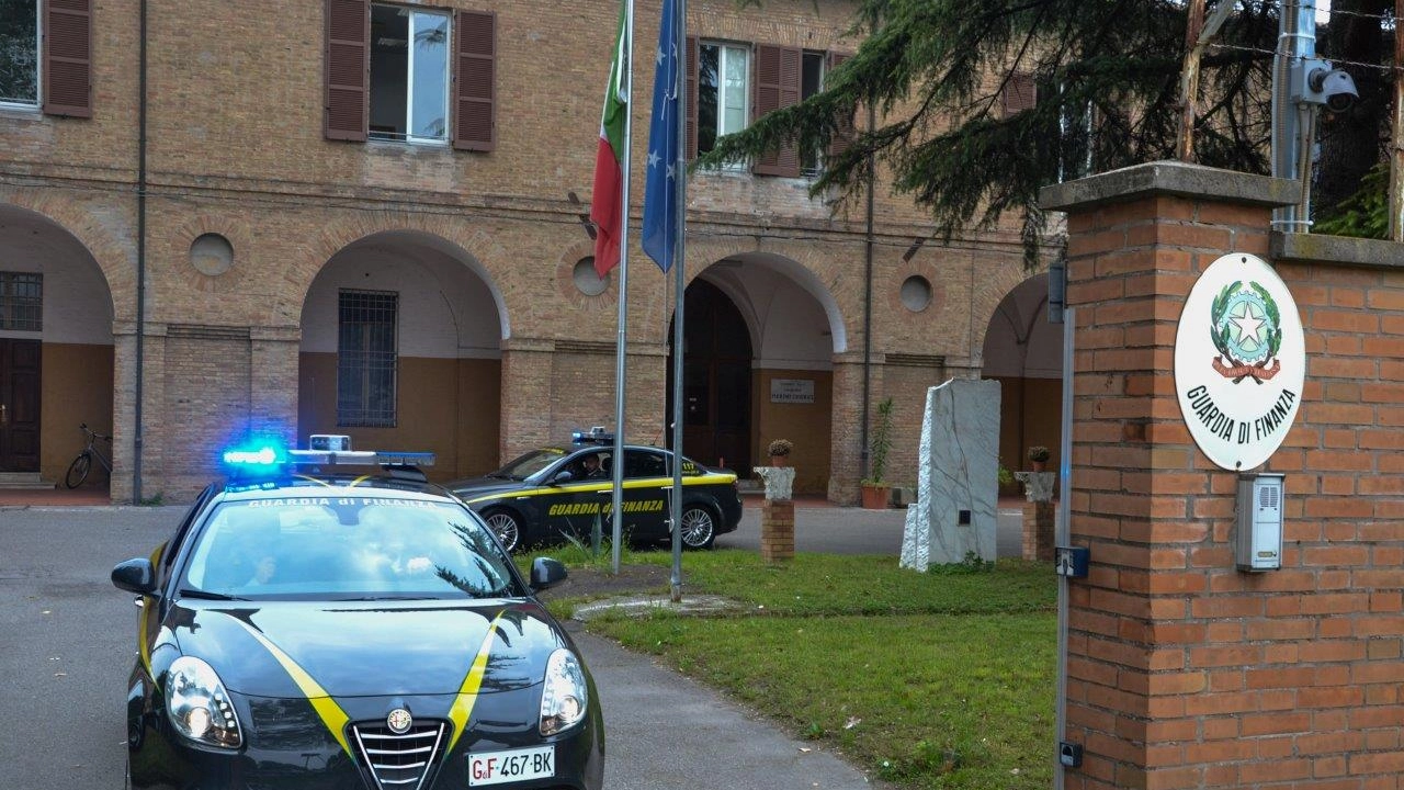 Ravenna, operazione antiriciclaggio all'agenzia di money transfer. Sanzionate 220 persone