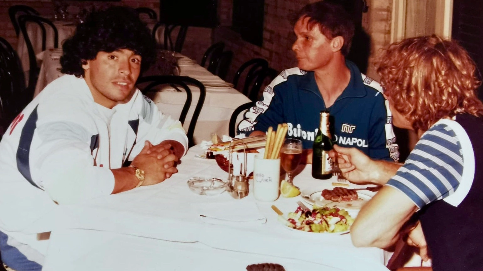 Diego Armando Maradona a tavola a Villa Quiete