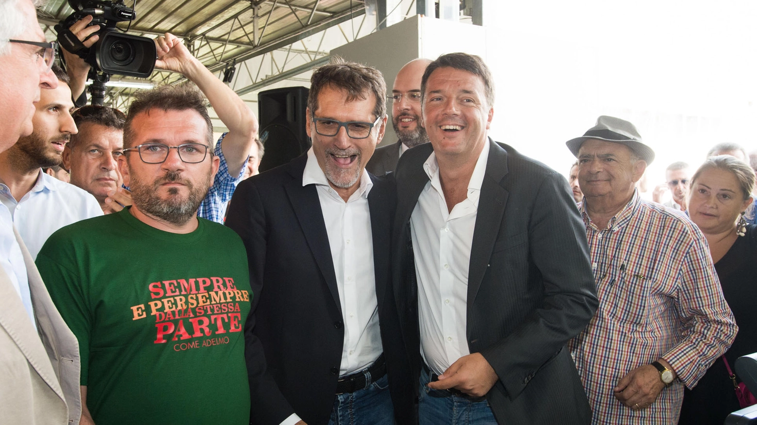 Matteo Renzi con Viginio Merola (foto LaPresse)