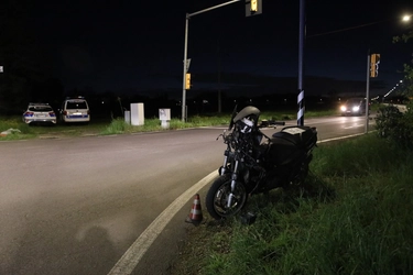 Incidente a Bologna oggi: scontro tra auto e scooter, grave un uomo