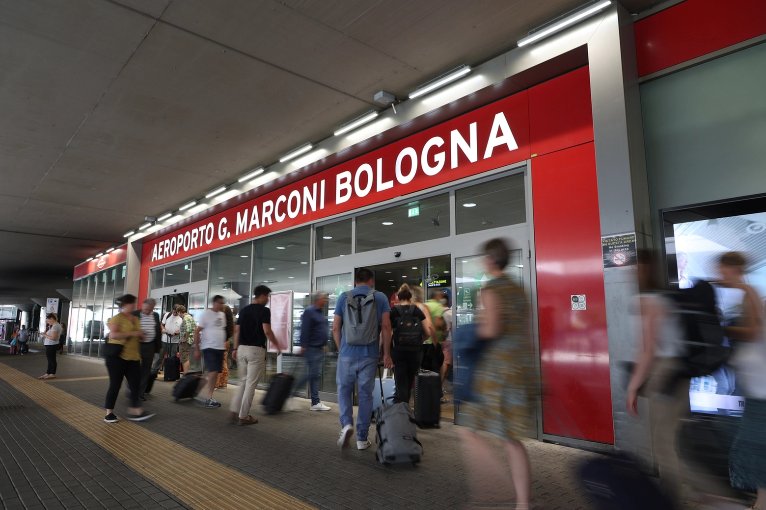 Maltempo sull'Aeroporto di Bologna: blackout e ritardi