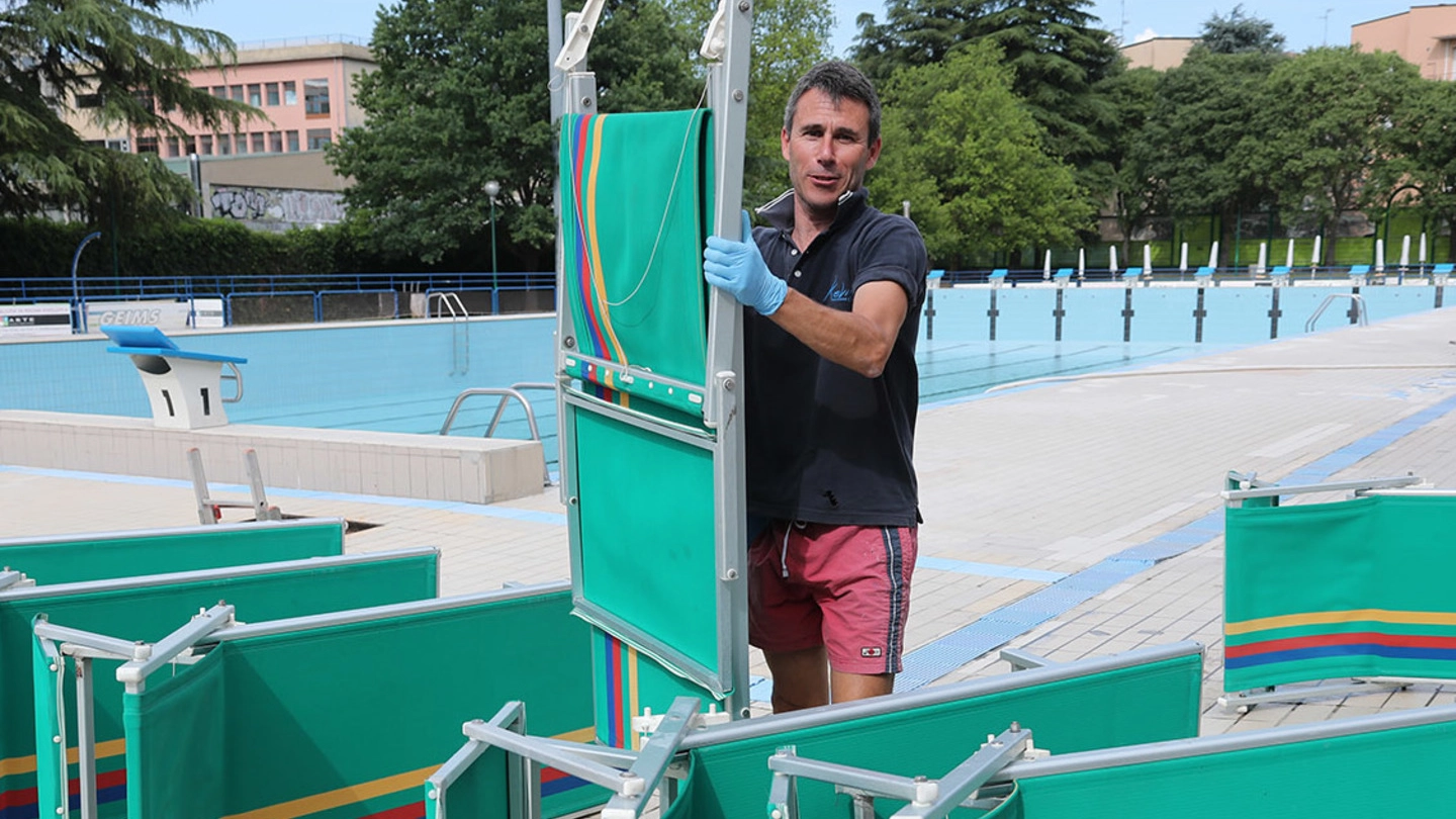 Preparativi in corso alla piscina comunale Ruggi. Domenica l’apertura
