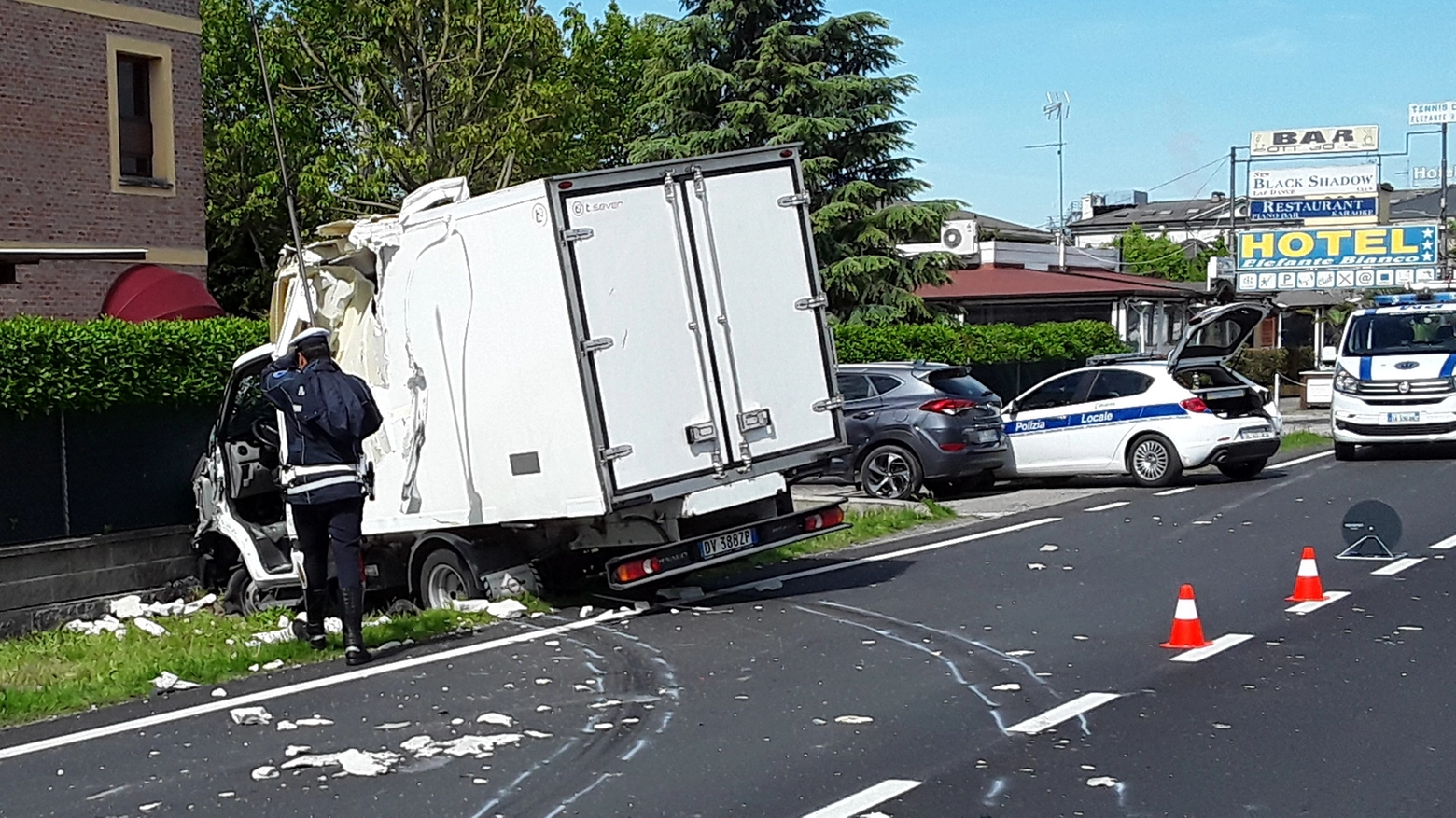 L'incidente sulla via Emilia (Foto Mignardi)